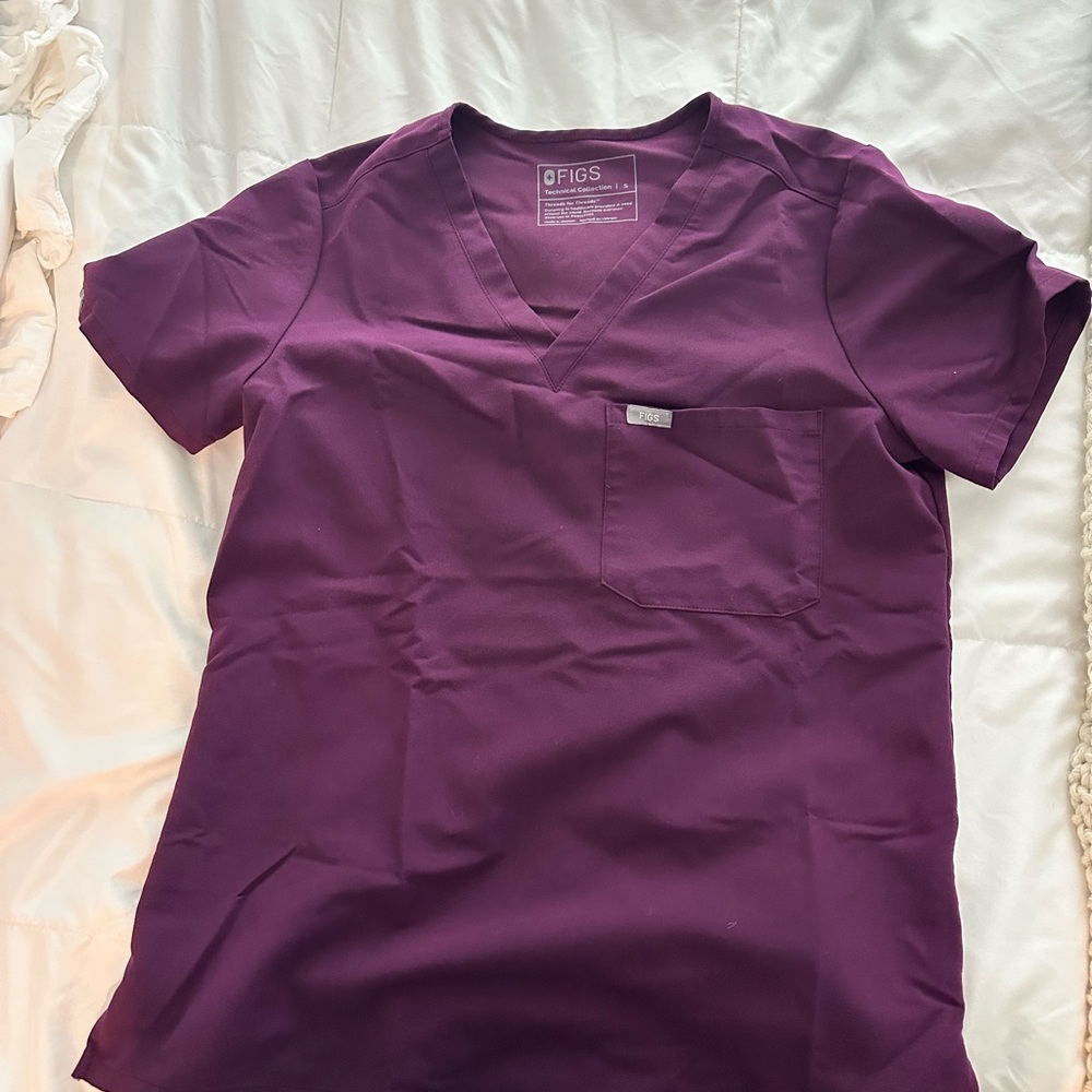 Figs women’s maroon set